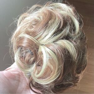 SOFEIYAN Claw Clip Messy Bun Hair Piece Wavy Curly Honey Blonde‎ & Red Tints